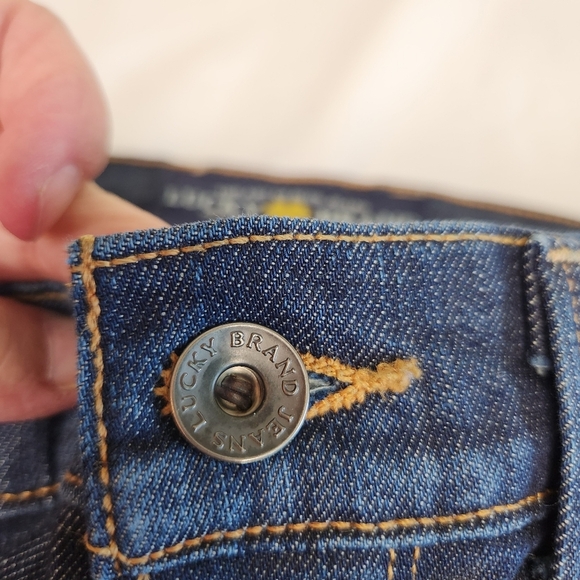 Lucky Brand Sofia Straight Blue Jeans Size 4/27. Medium Blue Lightly Distressed - Picture 6 of 14
